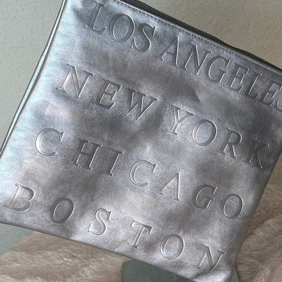 Silver Cosmetic Travel Bag NWOT - Picture 3 of 6